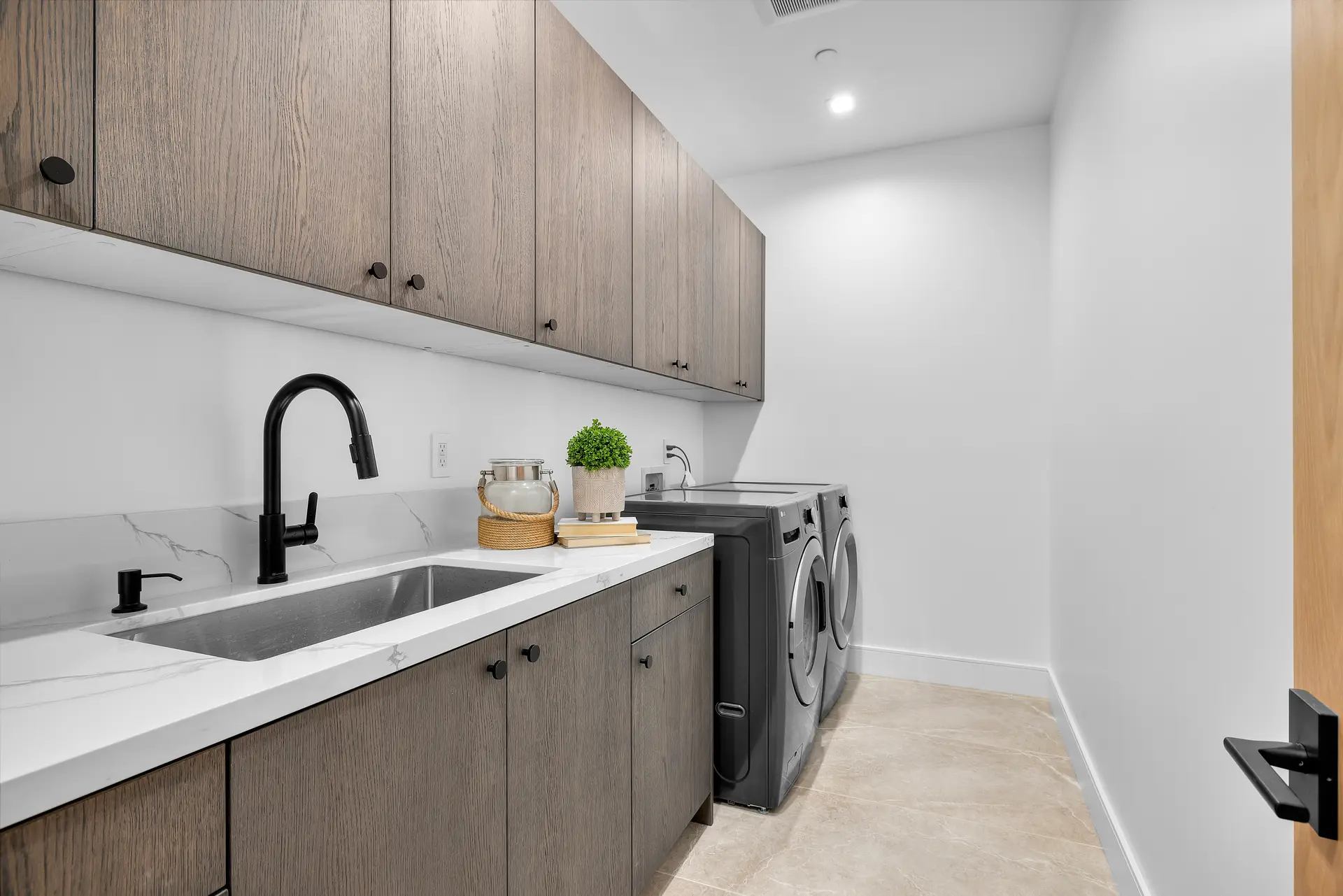 Encino Investment Estate gallery image 7