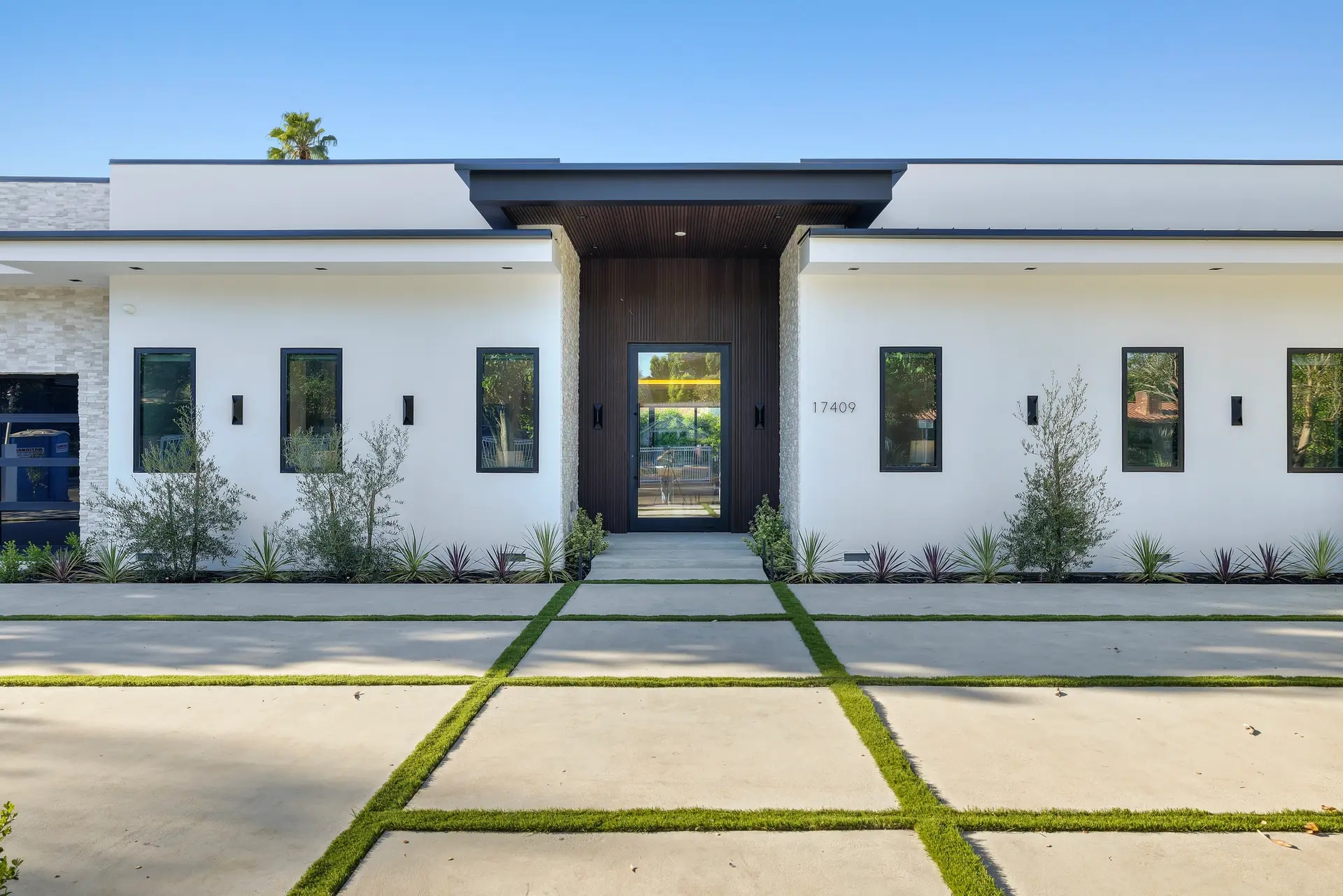 Completed front elevation of a DWD Builders luxury home in Encino, California