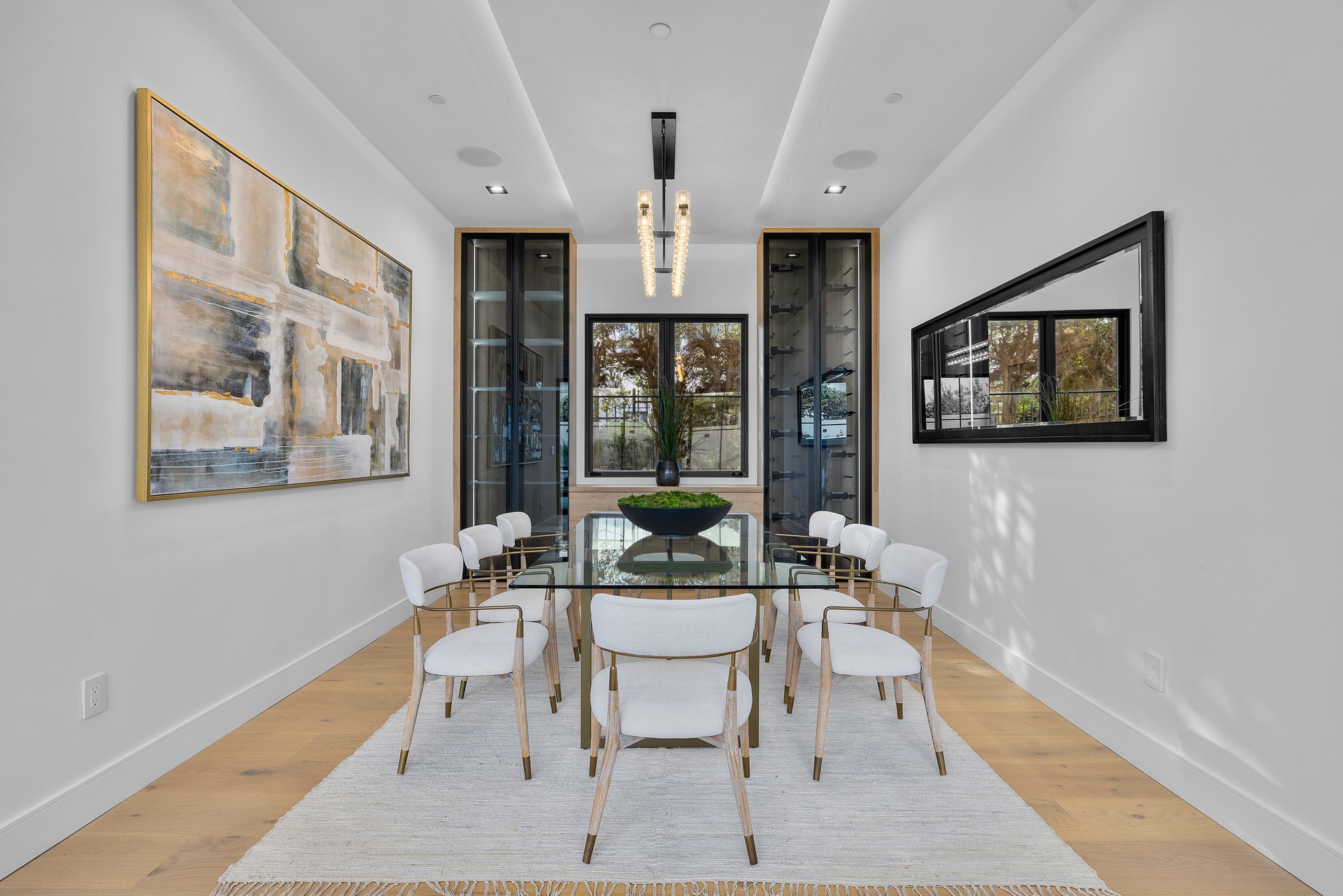 Dining room in a DWD Builders luxury estate in Palos Verdes, California